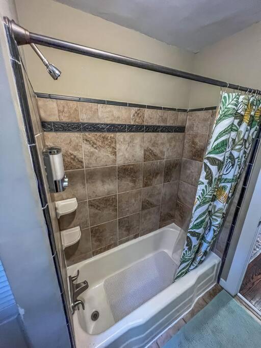 Villa Historic Coastal Haven- Pet Friendly Fast Wi-Fi Norfolk Exterior foto